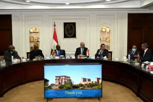وزير الإسكان يعرض على نظيره من زيمبابوى التجربة العمرانية التى تشهدها الدولة المصرية