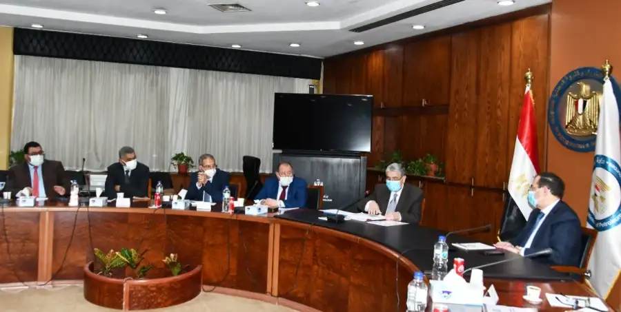 اجتماع مشترك بين البترول والكهرباء لبحث توفير احتياجات محطات توليد الكهرباء من الغاز الطبيعى والوقود