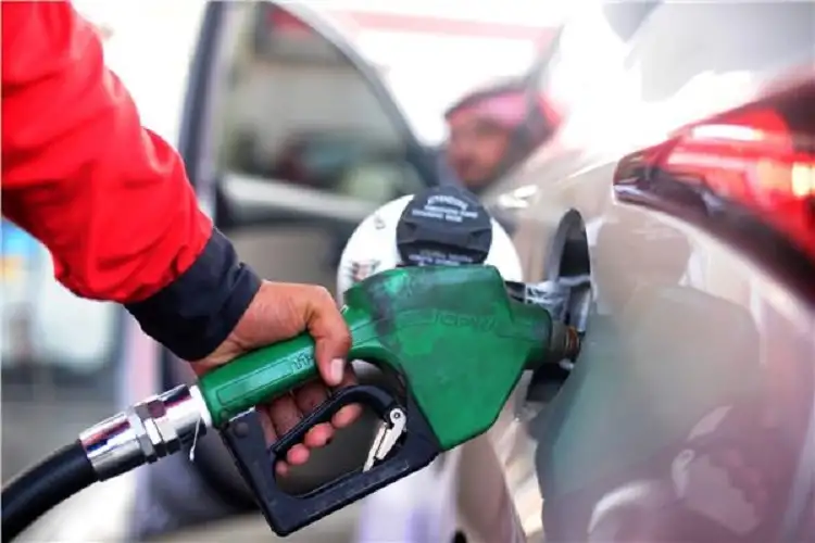 الحكومة تنفي زيادة تعريفة الركوب لسيارات النقل الجماعي بالمحافظات