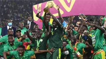 "ماني يحتفل أمام دموع صلاح".. صحف العالم تتغنى بتتويج السنغال بكأس الأمم: