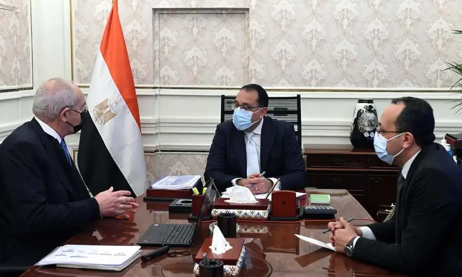 رئيس الوزراء يستعرض العروض العالمية المقدمة لإقامة مشروعات الهيدروجين الأخضر