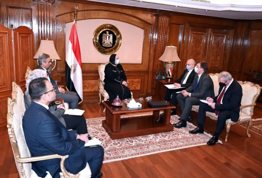 وزيرة التجارة والصناعة تبحث مع السفير الروسي بالقاهرة ايجاد حل عاجل للافراج عن شحنات البرتقال المصرية