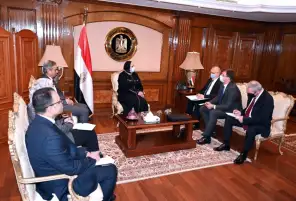 وزيرة التجارة والصناعة تبحث مع السفير الروسي بالقاهرة ايجاد حل عاجل للافراج عن شحنات البرتقال المصرية