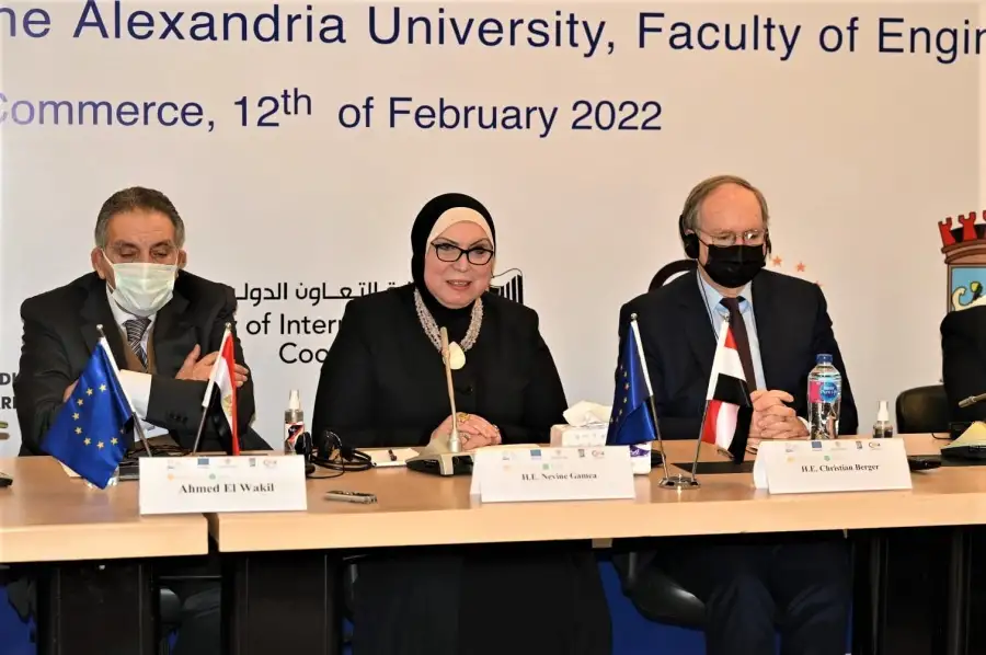 نيفين جامع: سوق الخضروات والفاكهة بالإسكندرية أول سوق يعمل بالطاقة الكهربائية النظيفة في العالم