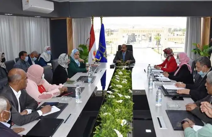 محافظ أسوان يبحث خطة هيئة بلان إنترناشيونال مصر في تنفيذ حزمة برامج في المحافظة