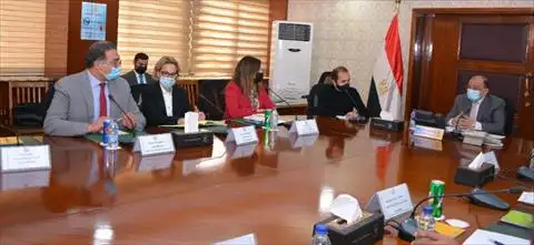 وزير التنمية المحلية يتابع مع وفد البنك الدولي الموقف التنفيذي لبرنامج تنمية الصعيد
