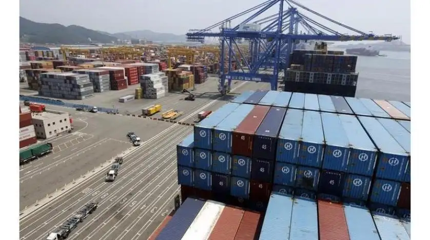 صادرات كوريا الجنوبية ترتفع 13 %  خلال الشهر الحالي