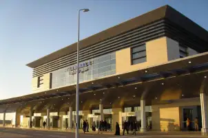 جمارك مطار برج العرب الدولي تضبط محاولة تهريب عدد من الهواتف المحمولة
