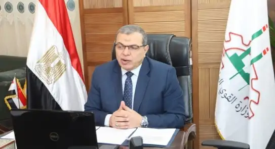 القوى العاملة: قطر تغلق 24 مكتبا لاستقدام العمالة من الخارج خالفت القانون