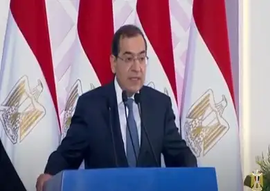 مصر : وزير البترول يفتتح مشروع توليد الكهرباء بحقول كلابشة