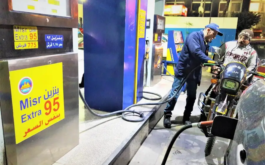 بدء العد التنازلي لإعلان أسعار البنزين الجديدة