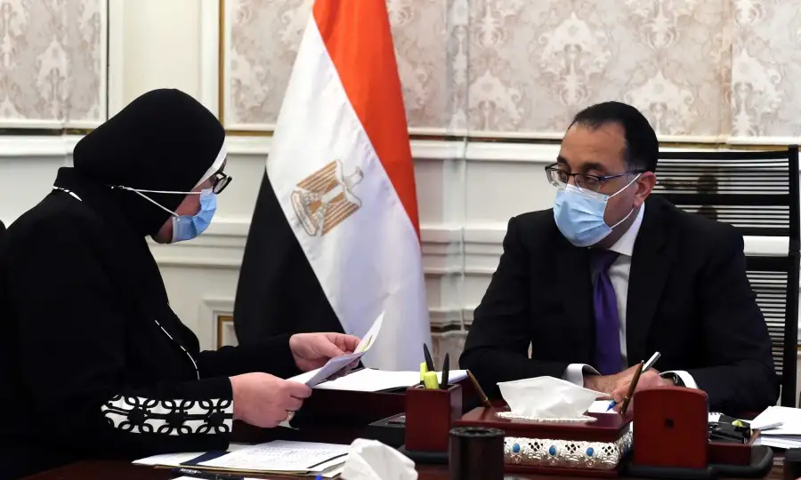 رئيس الوزراء يلتقي وزيرة الصناعة لاستعراض عدد من ملفات عمل الوزارة