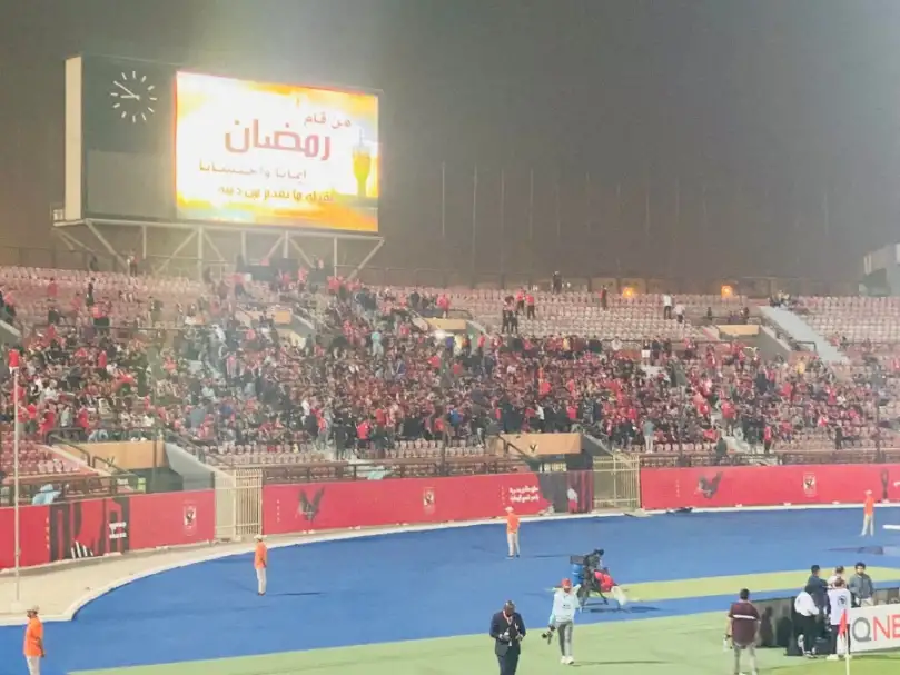 الجماهير تهتف للأهلي وتطالب اللاعبين بالتتويج الإفريقي