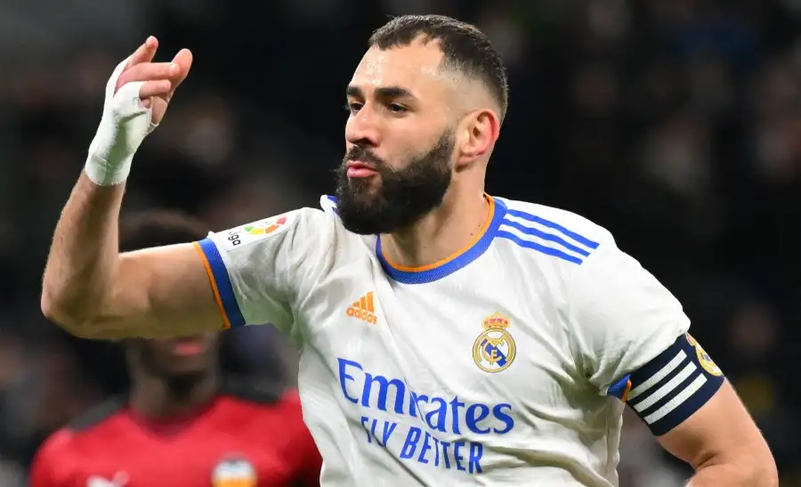 «هاتريك» بنزيمه يقود الريال للاقتراب من المربع الذهبي لدوري الأبطال بثلاثية في تشيلسي