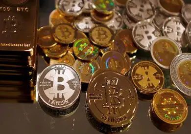 ارتفاع سعر عملة بيتكوين الرقمية المشفرة 0.3% إلى 42 ألفا و593 دولار