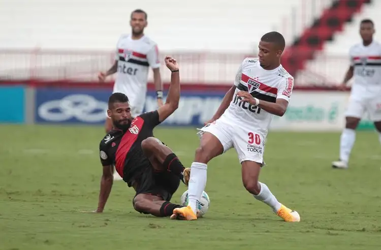 ساو باولو يفوز على أتلتيكو باراناينسي برباعية في الدوري البرازيلي