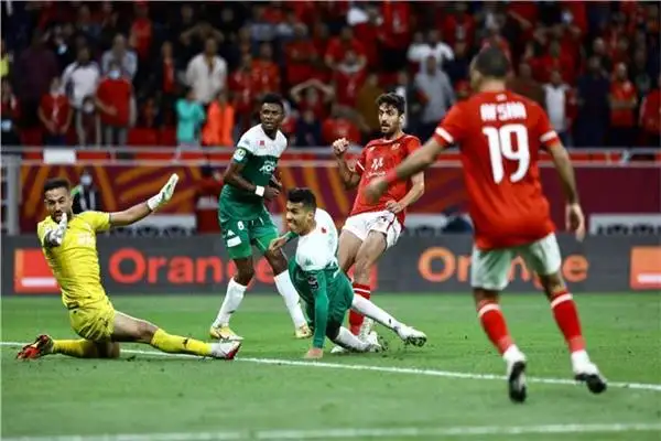 تقارير: الكاف يعاقب الرجاء قبل مواجهة الأهلي