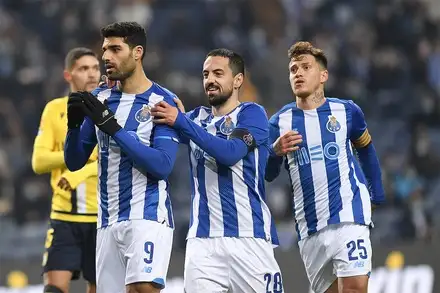 بورتو يسحق بورتيمونينسي بسباعية ويعزز صدارته للدوري البرتغالي