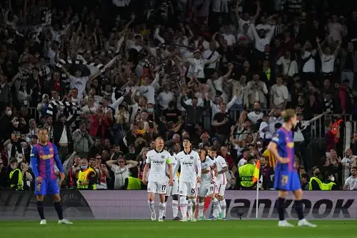 جماهير برشلونة تدعو لتنظيم احتجاجات بعد واقعة فرانكفورت في كامب نو