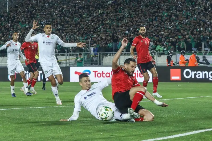 الأهلي يتعادل مع الرجاء في الشوط الأول
