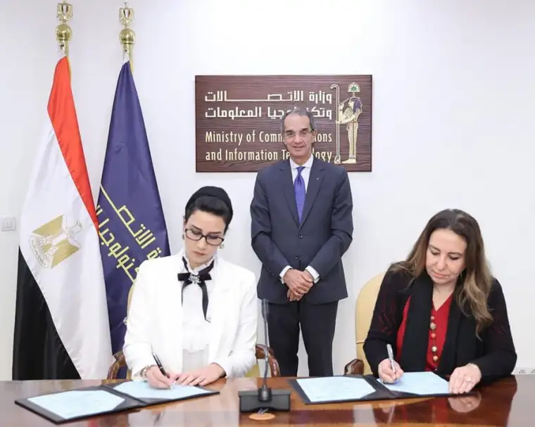 وزير الاتصالات يشهد توقيع بــروتــوكــول تــعـــاون لتنفيذ مبادرة "حياة كريمة رقمية"