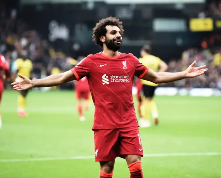 صور.. صلاح يظهر بقميص ليفربول الجديد