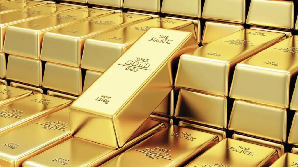 سعر الذهب العالمى يلامس أدنى مستوى في ربع عام مع صعود الدولار