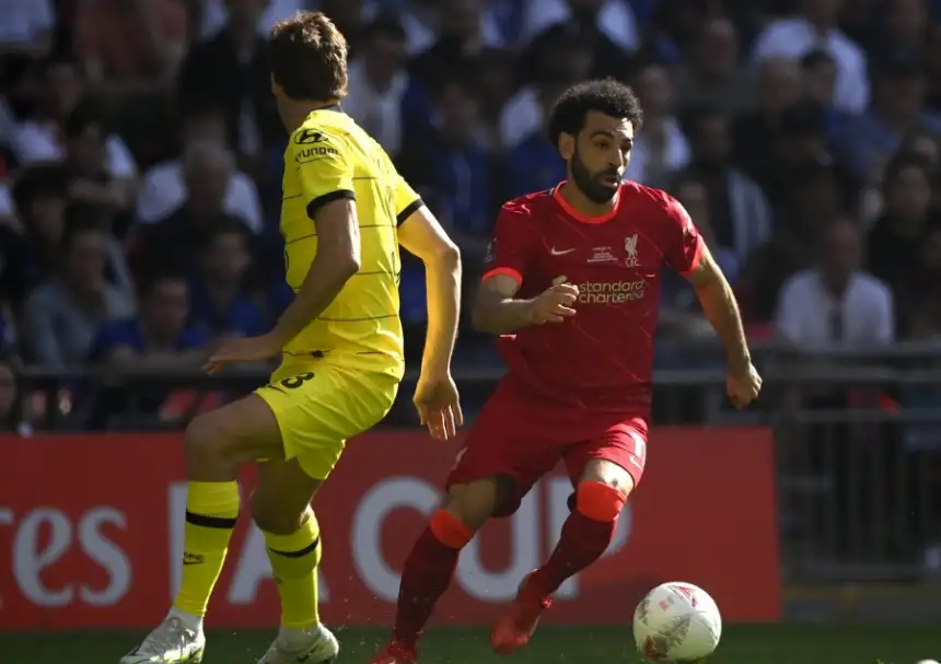 ضربة قوية قبل موقعة مدريد.. صلاح يغادر نهائي إنجلترا أمام تشيلسي مصابا