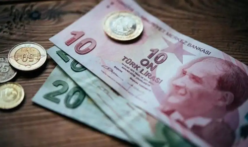 تراجع قيمة الليرة التركية لأكثر من 16 ليرة لكل دولار لأول مرة منذ بداية 2022