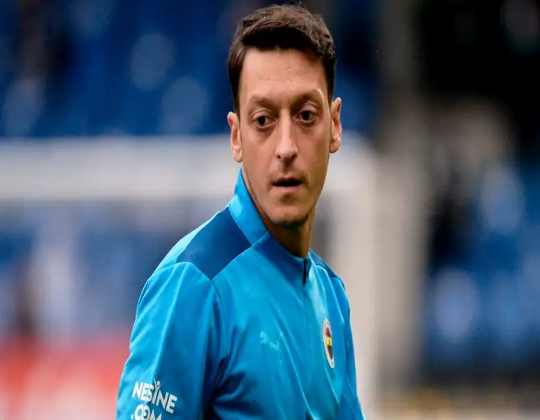 أوزيل يعرب عن رغبته في اللعب بالدوري الإندونيسي