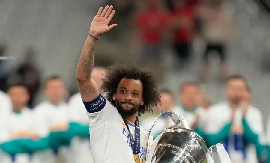 مارسيلو يعلن رحيله عن ريال مدريد بعد التتويج بدوري الأبطال