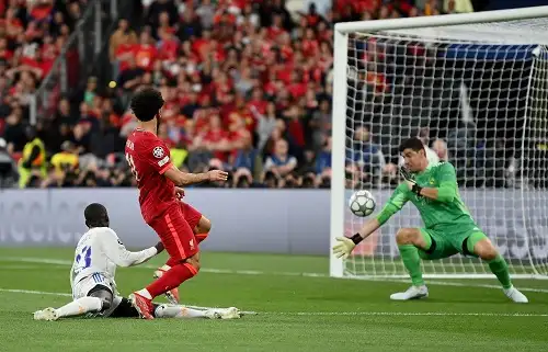 مدرب الأهلي السابق: محمد صلاح أرعب جمهور ريال مدريد رغم تألق كورتوا