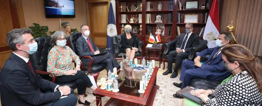 مباحثات مصرية فرنسية لتعزيز التعاون المشترك في مجال السياحة والآثار