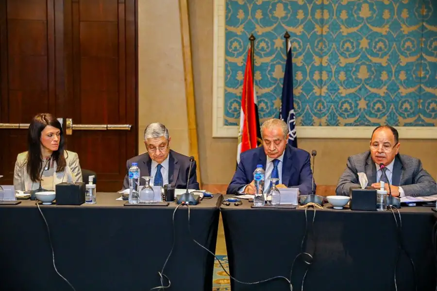 7 وزراء يستعرضون خطط الحكومة التنموية مع المديرين التنفيذيين للبنك الدولي
