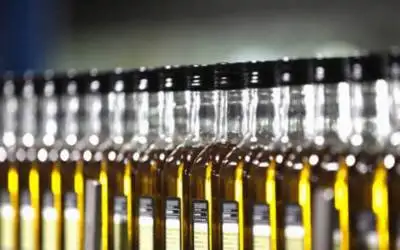 التموين تتعاقد على شراء 52.5 آلاف طن زيت صويا خام محلي