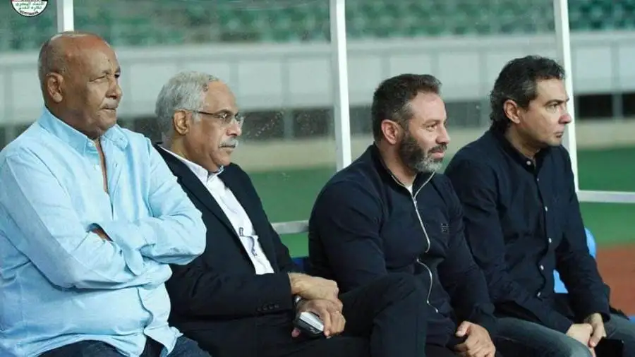كيف وقع اتحاد الكرة في المحظور وناقض نفسه بشأن أزمة مدرب المنتخب؟