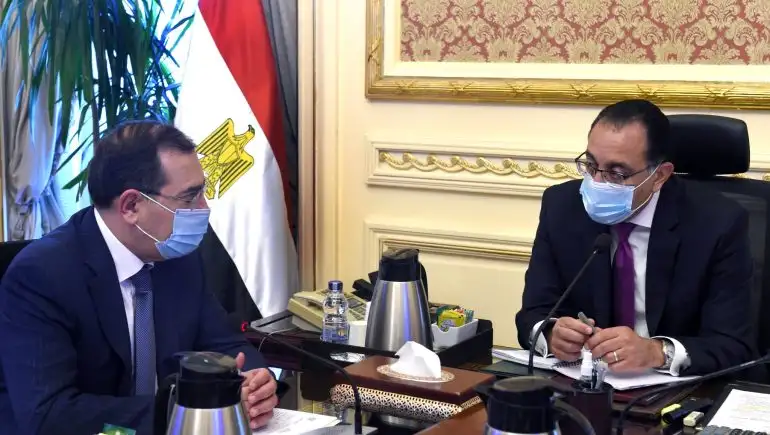 رئيس الوزراء: تيسير إجراءات إقامة المشروعات الاستثمارية في مجال البترول