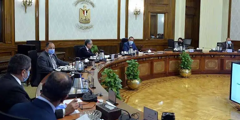مدبولي يوجه بتشكيل مجموعة عمل لسرعة سداد مستحقات البترول