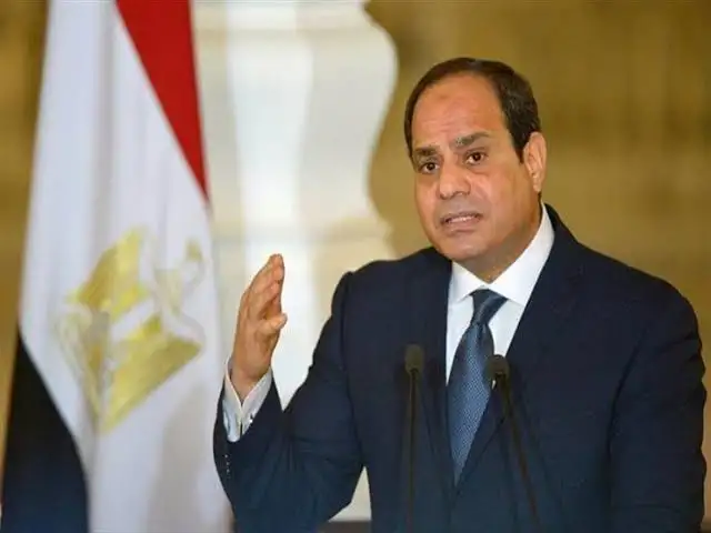 السيسي يتفقد سير العمل بالمحاور المؤدية إلى هضبة المقطم