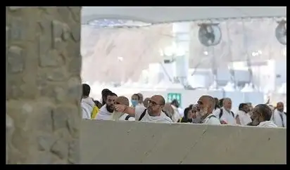 حجاج بيت الله الحرام من الجمعيات الأهلية من المتعجلين ينتهون من رمي الجمرات