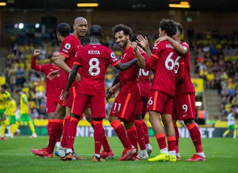 صلاح على مقاعد بدلاء ليفربول أمام كريستال بالاس