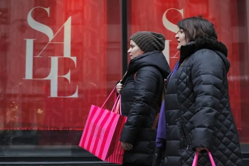 مبيعات التجزئة الأمريكية ترتفع بنسبة 1% خلال يونيو