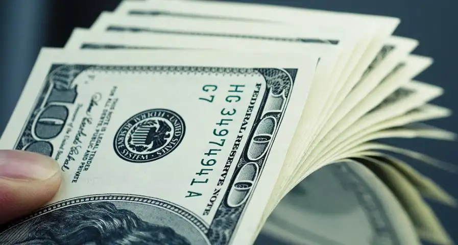 سعر الدولار يستمر بتوسيع خسائره في انتظار قرار الفيدرالي الأمريكي
