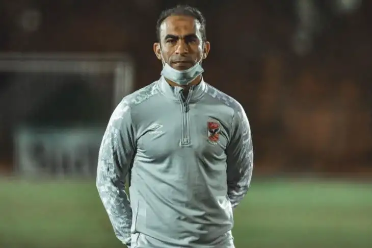 عبد الحفيظ يجتمع بلاعبي الأهلي