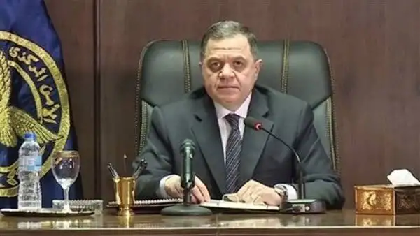 وزير الداخلية يعتمد الحركة العامة لتنقلات وترقيات ضباط الشرطة