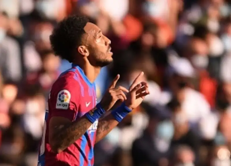 برشلونة يتخلى عن أوباميانج