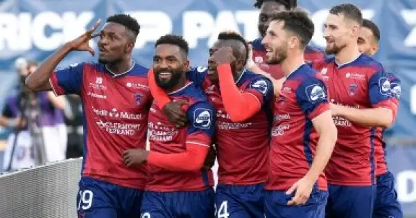 كليرمون يقلب تأخره بهدفين إلى فوز كبير على ريمس بالدوري الفرنسي