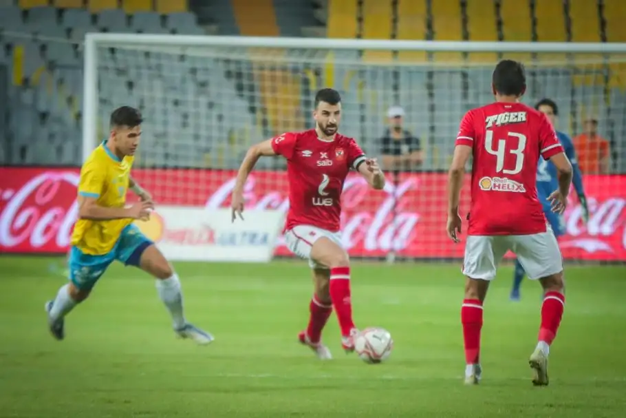 الأهلي يتعادل سلبيا مع الإسماعيلي في الشوط الأول