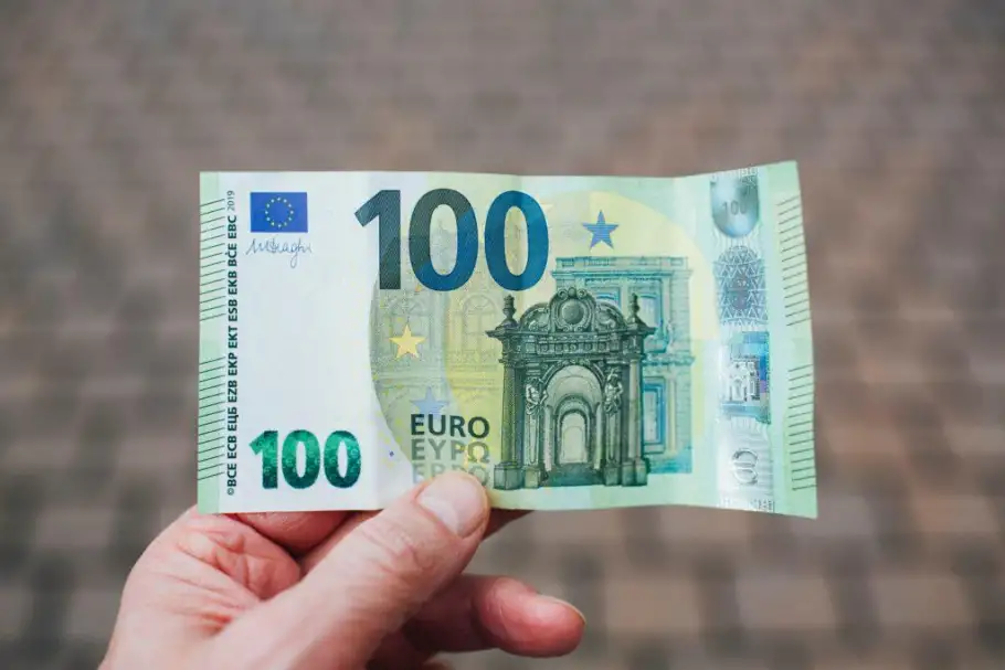 سعر اليورو اليوم الأحد 28-8-2022 في بداية التعاملات