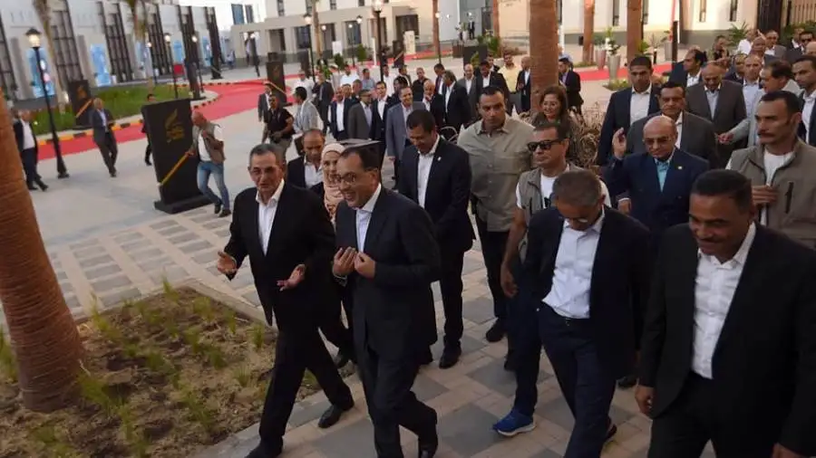 مدبولي يؤكد اهتمام الرئيس السيسي بالمشروعات الخدمية التي ينفذها صندوق تحيا مصر